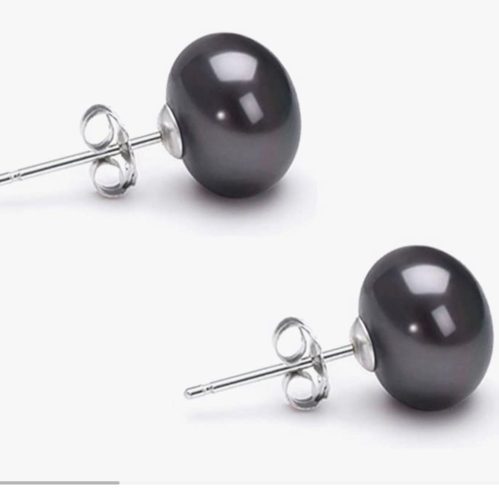 Black pearl studs